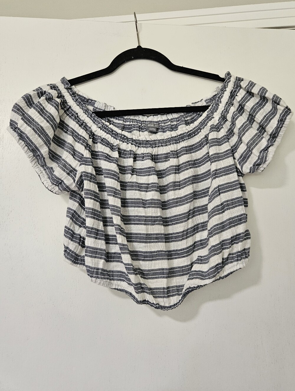 Aerie Blue/gray White Striped Off The Shoulder Crop Top Size Large Gauze Crinkle